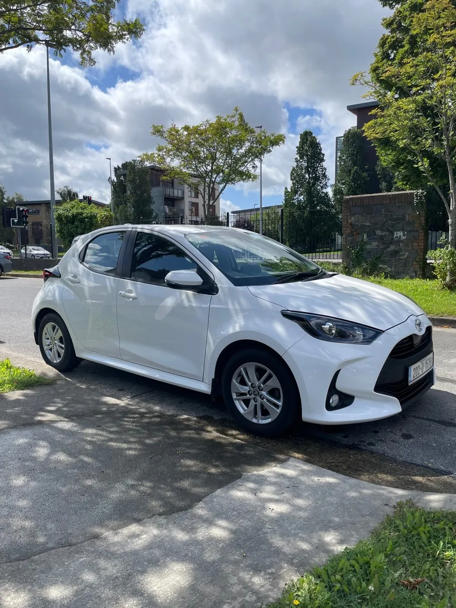 Toyota Yaris 2020   VERY LOW MILEAGE IMMACULATE - Image 4
