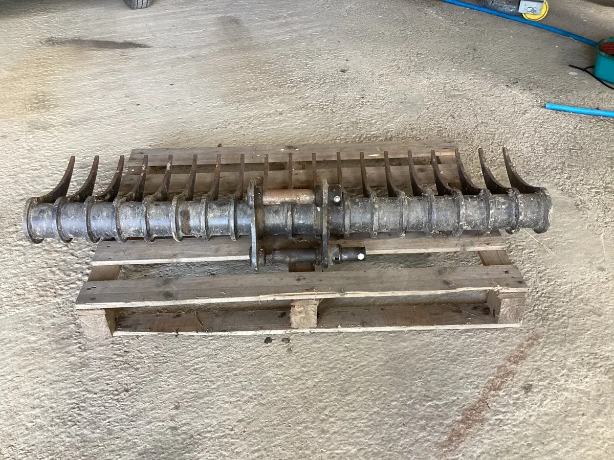 5 FOOT DIGGER RAKE BUCKET and THUMB - Image 2