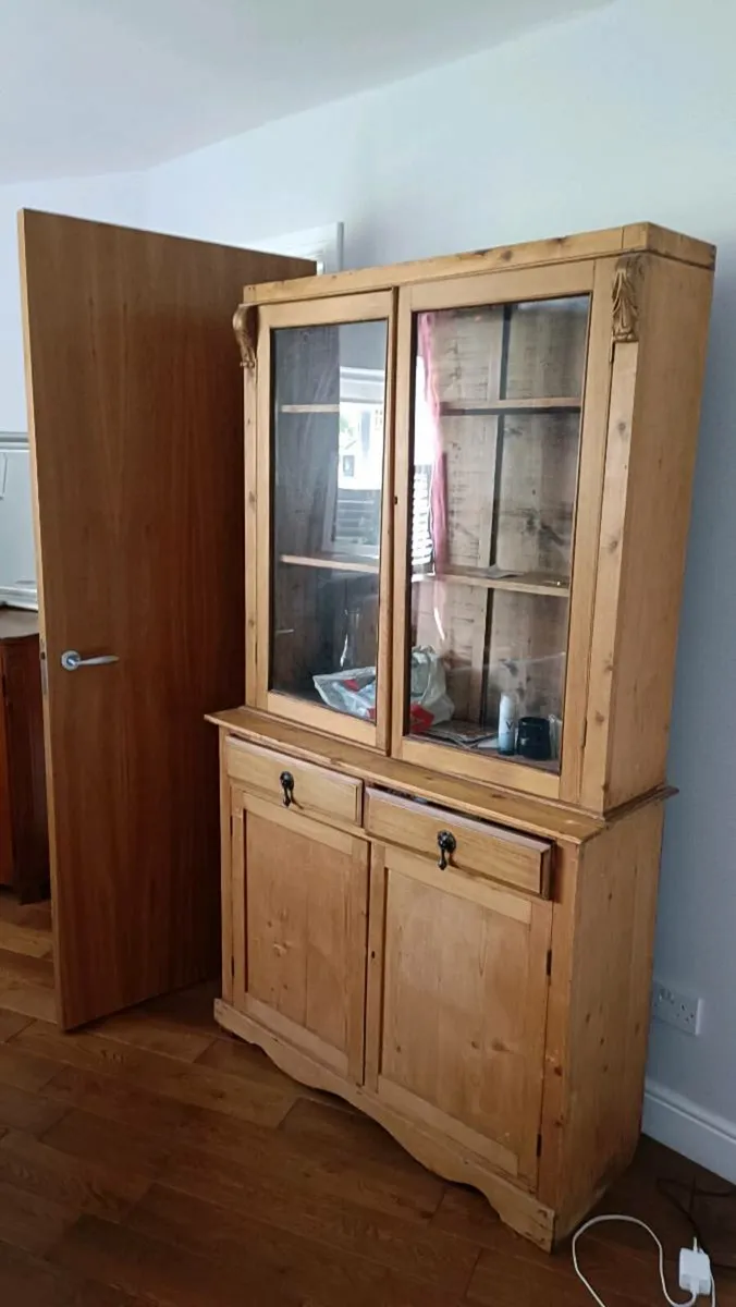 Cabinet - Image 1