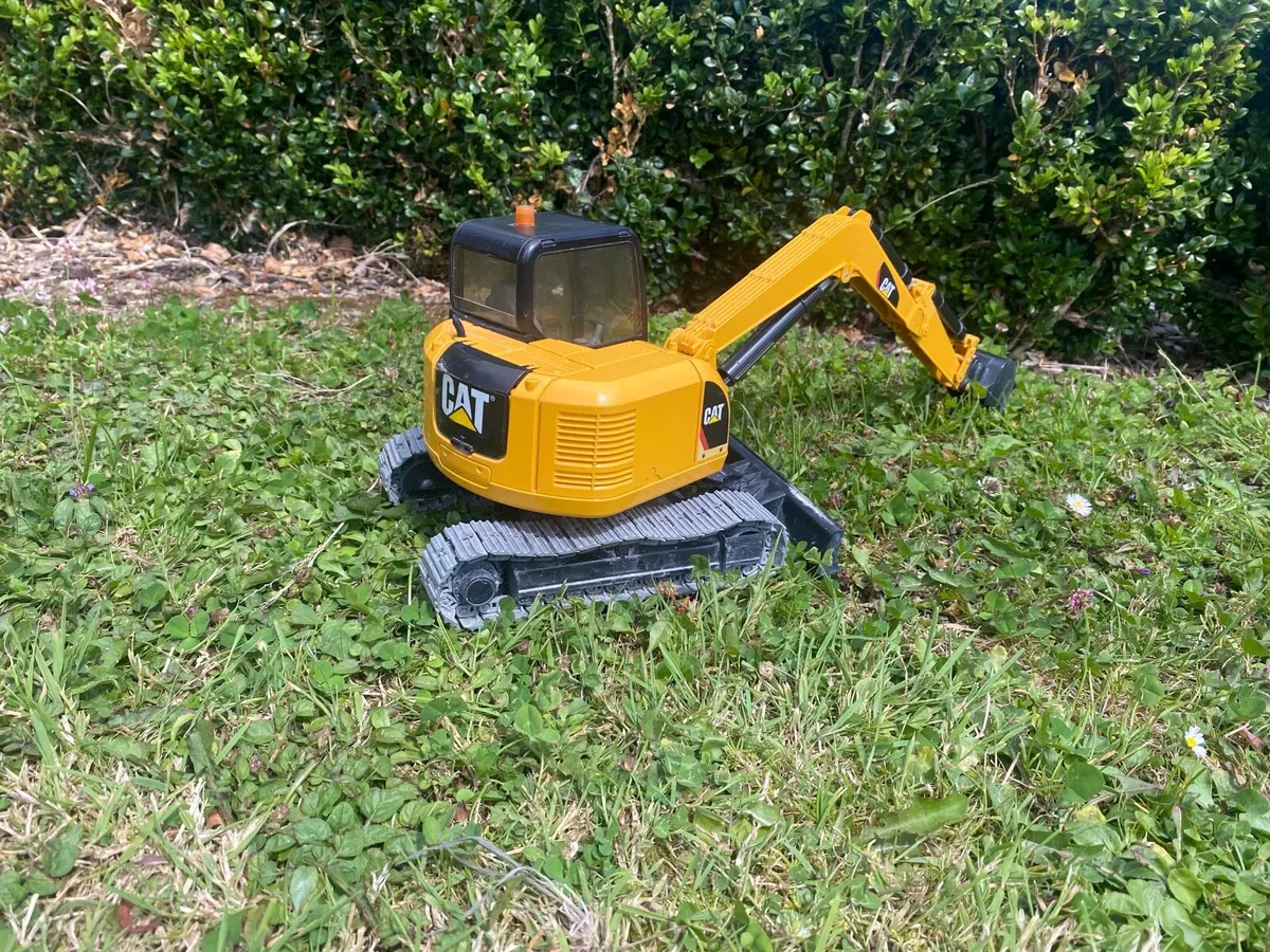 Bruder toy cat digger - Image 1