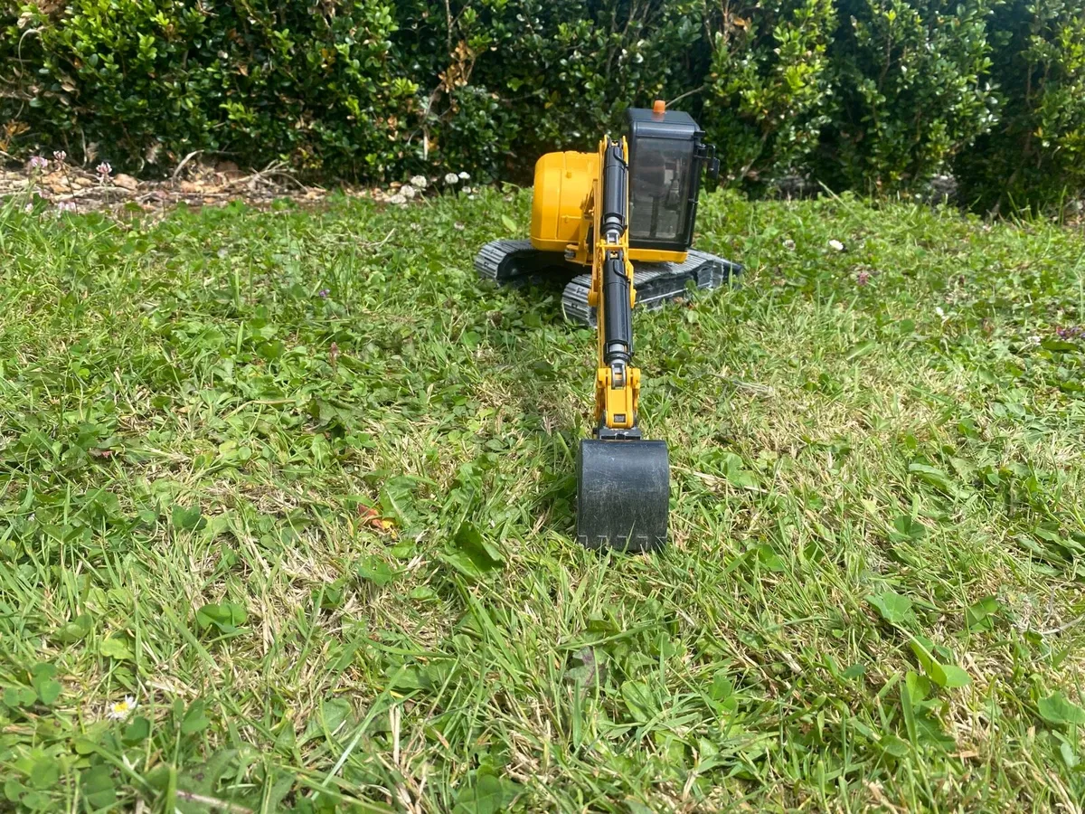 Bruder toy cat digger - Image 2