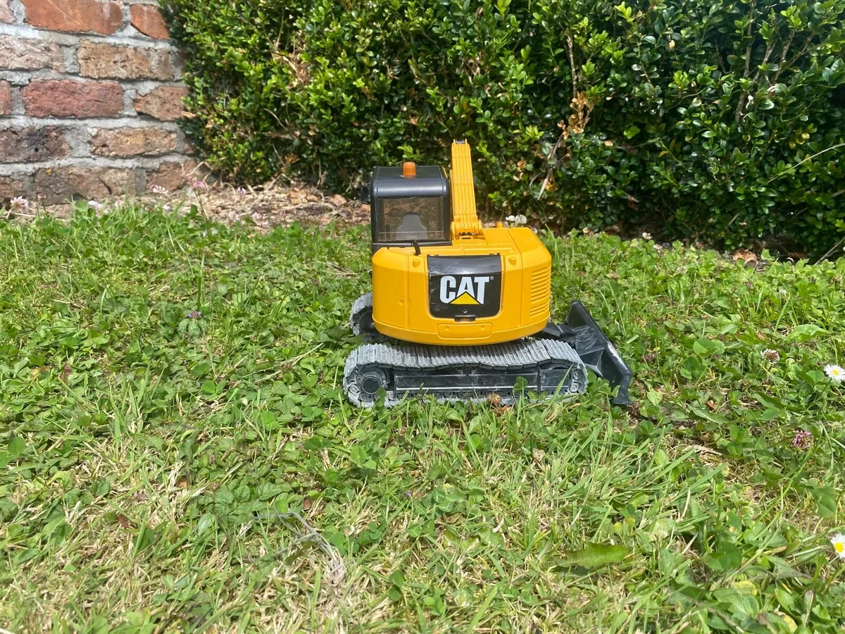 Bruder toy cat digger - Image 3