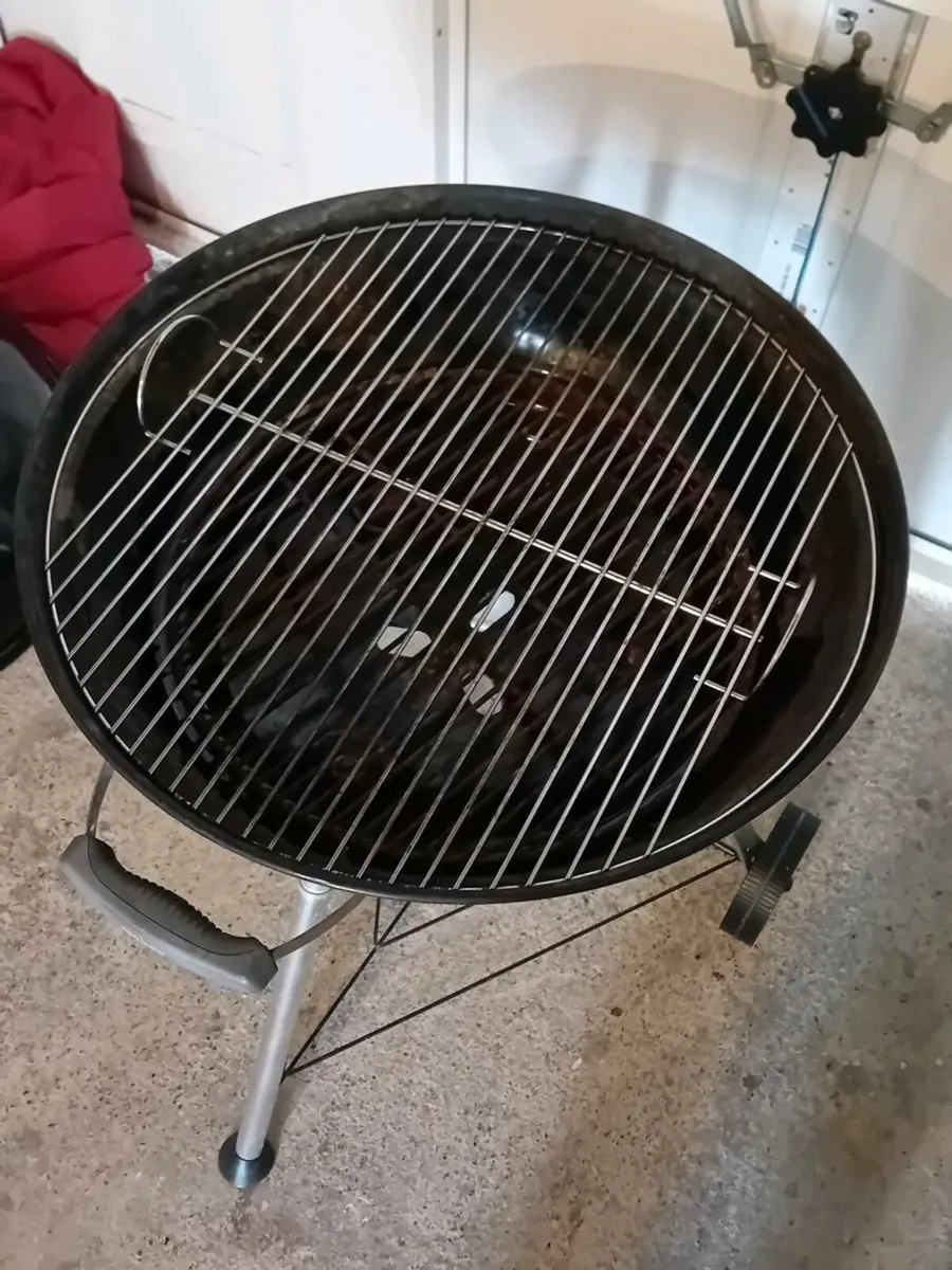 Weber 57cm Compact Kettle BBQ - Image 2