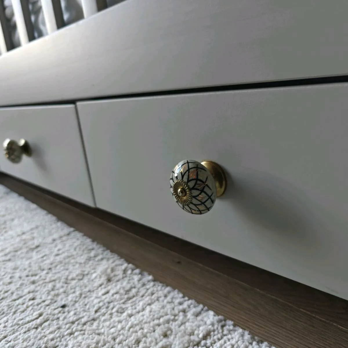 Cot and drawers - Image 3