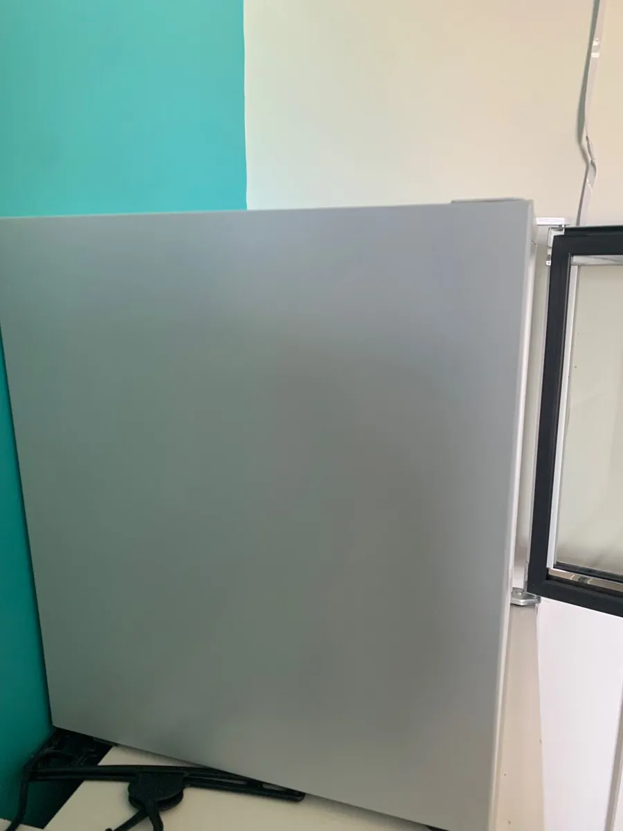 Mini fridge - Image 2