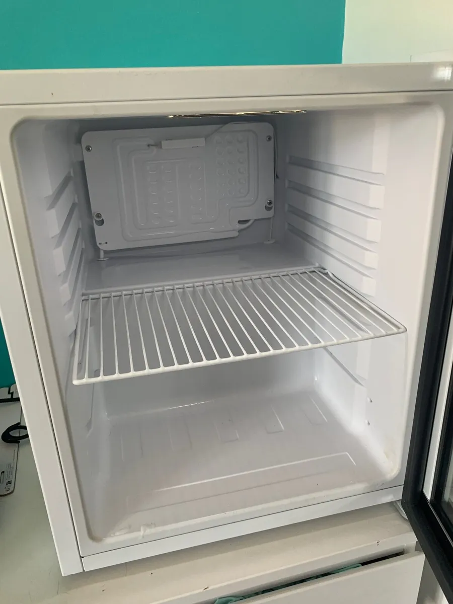 Mini fridge - Image 4