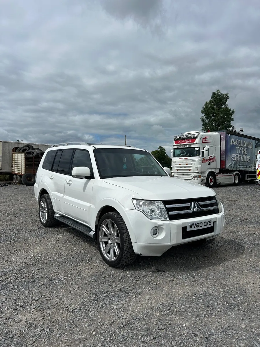 Mitsubishi Shogun  2010 - Image 1