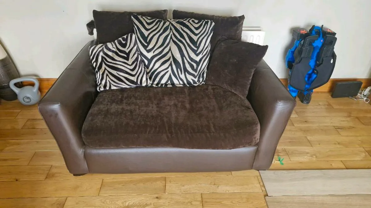 Suite of furniture - Image 2