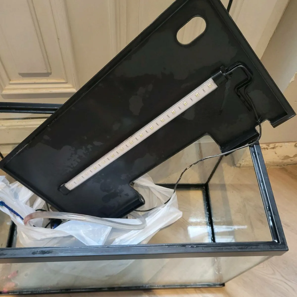 75Fish tank - Image 3