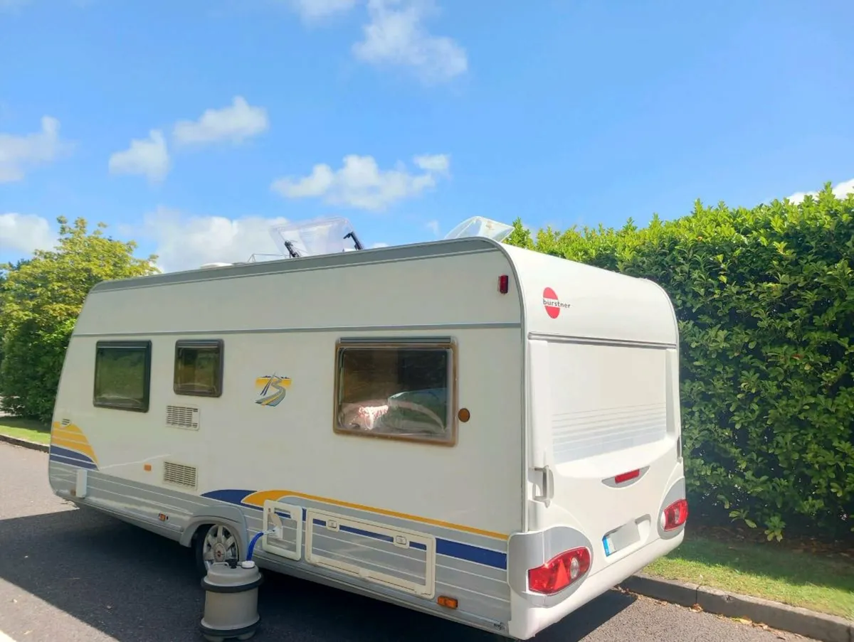 Burstner caravan 4/5 berth with fixed bedroom - Image 3