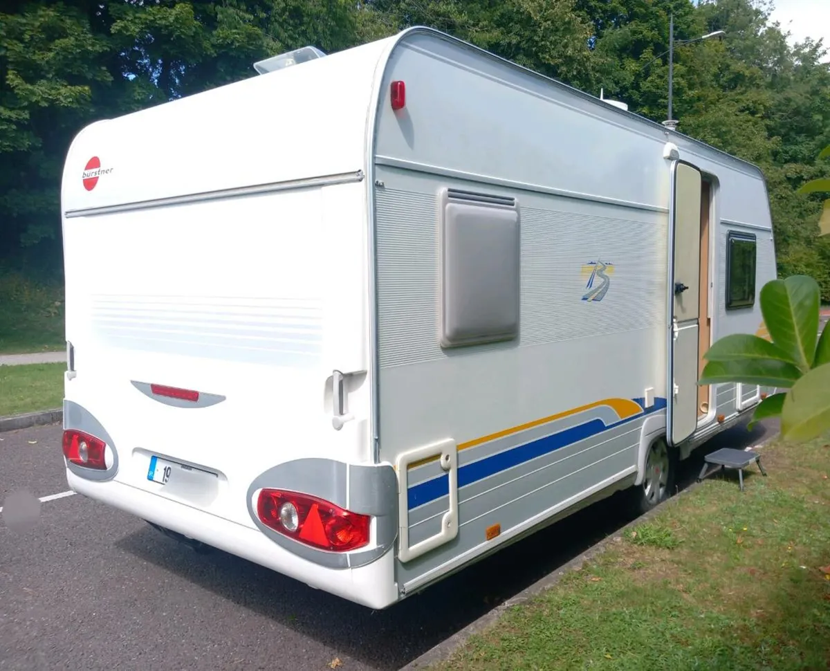Burstner caravan 4/5 berth with fixed bedroom - Image 1