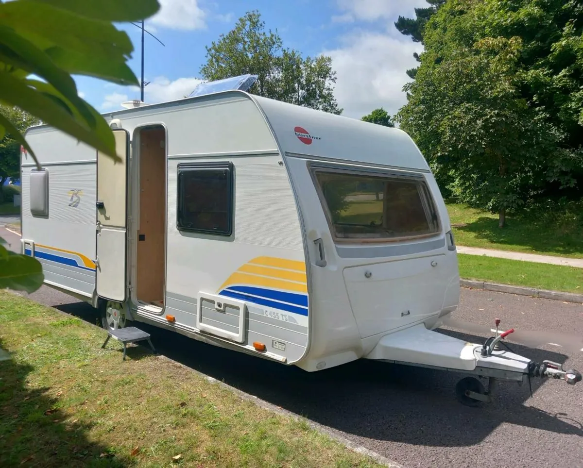 Burstner caravan 4/5 berth with fixed bedroom - Image 4