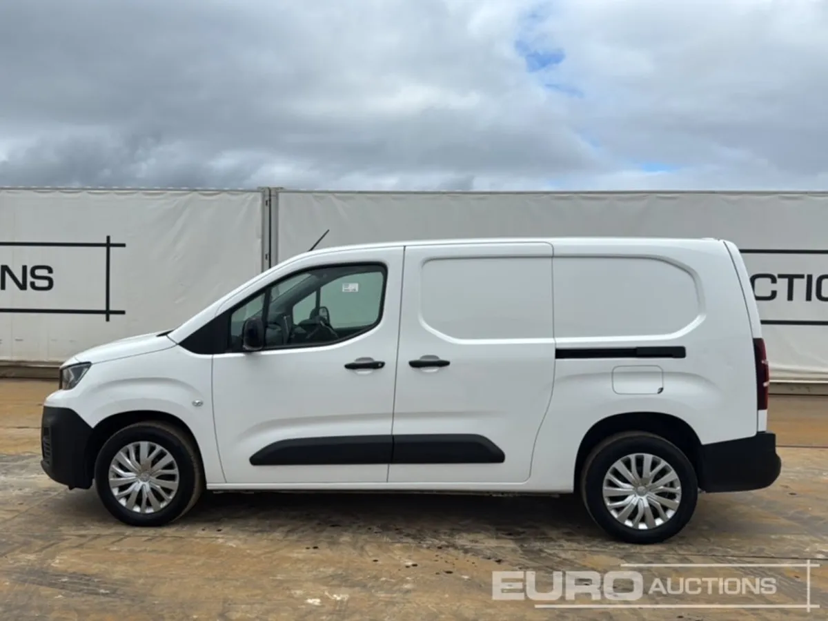2022 Peugeot Partner - Image 2