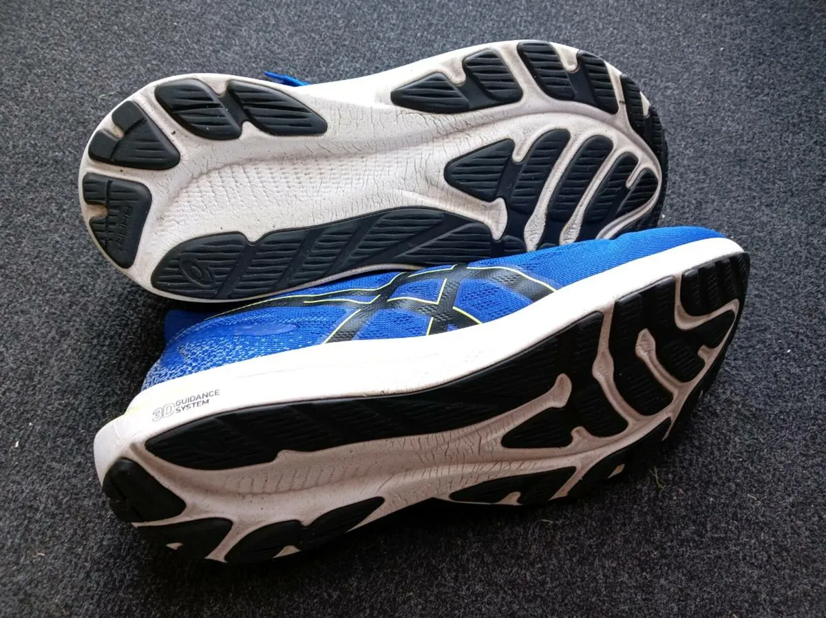 Asics GT 2000-12 runners UK 9.5 - Image 2