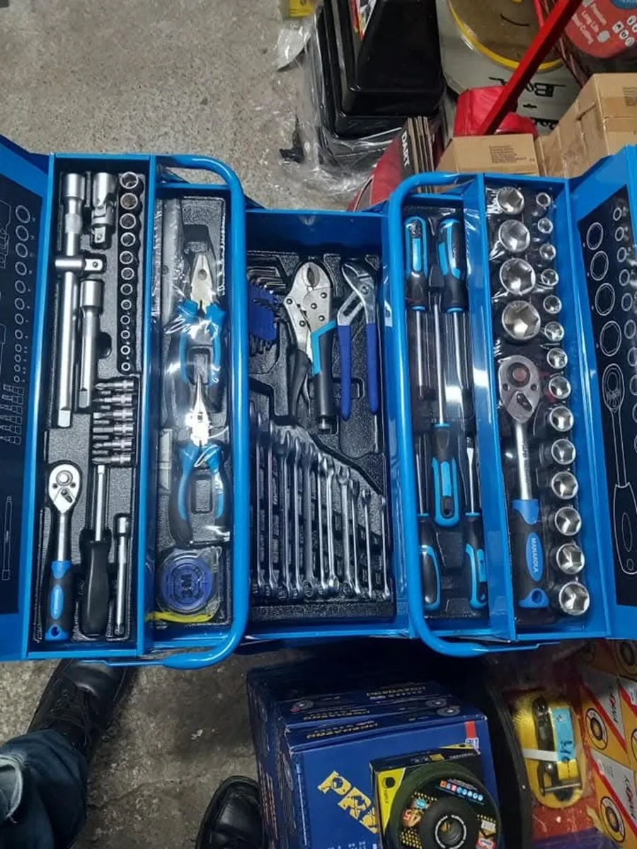 New 85PC Cantilever Tool Metal Box With Tools - Image 1