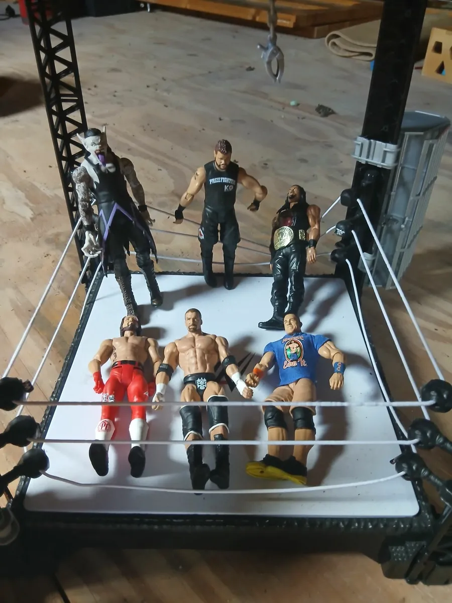 Wrestling ring & 6 wrestlers - Image 2