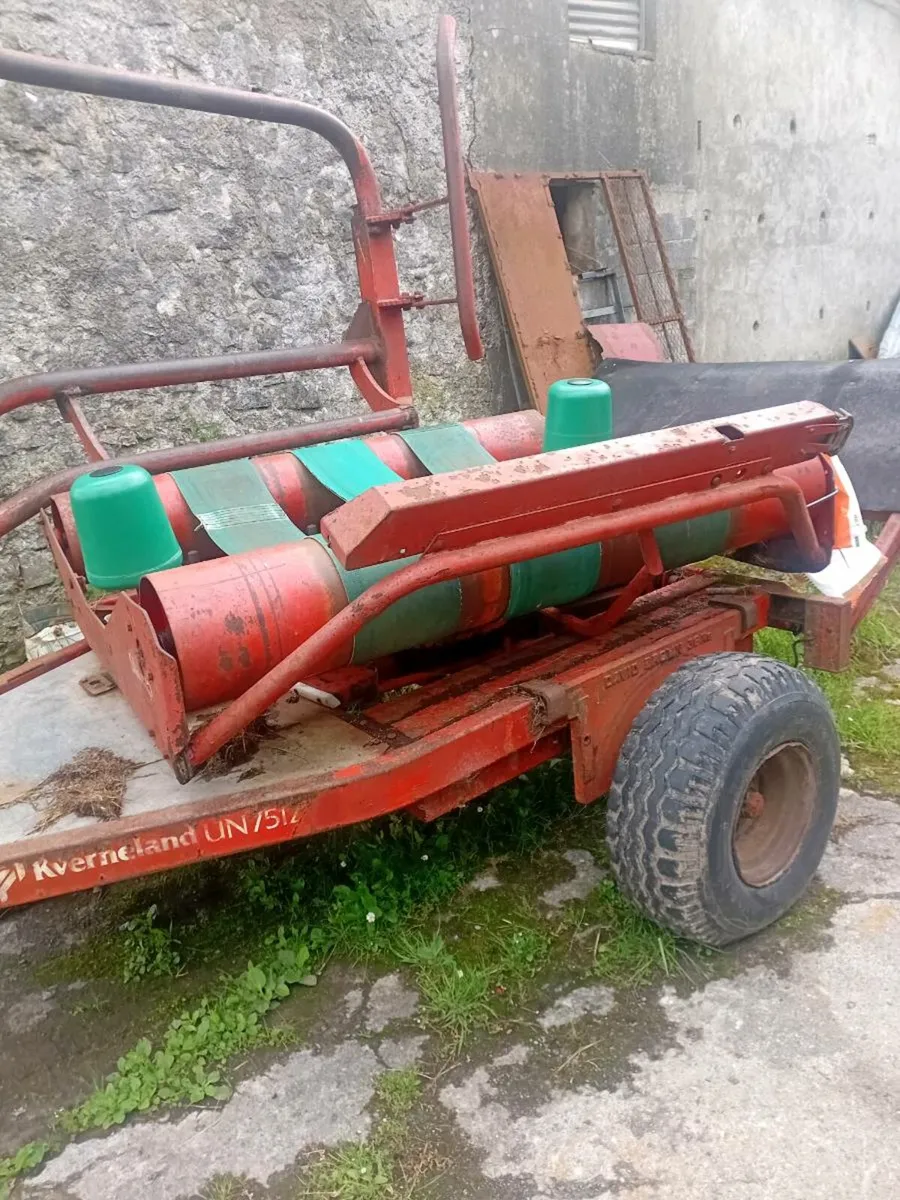 Bale wrapper, milking machine,  baler - Image 1
