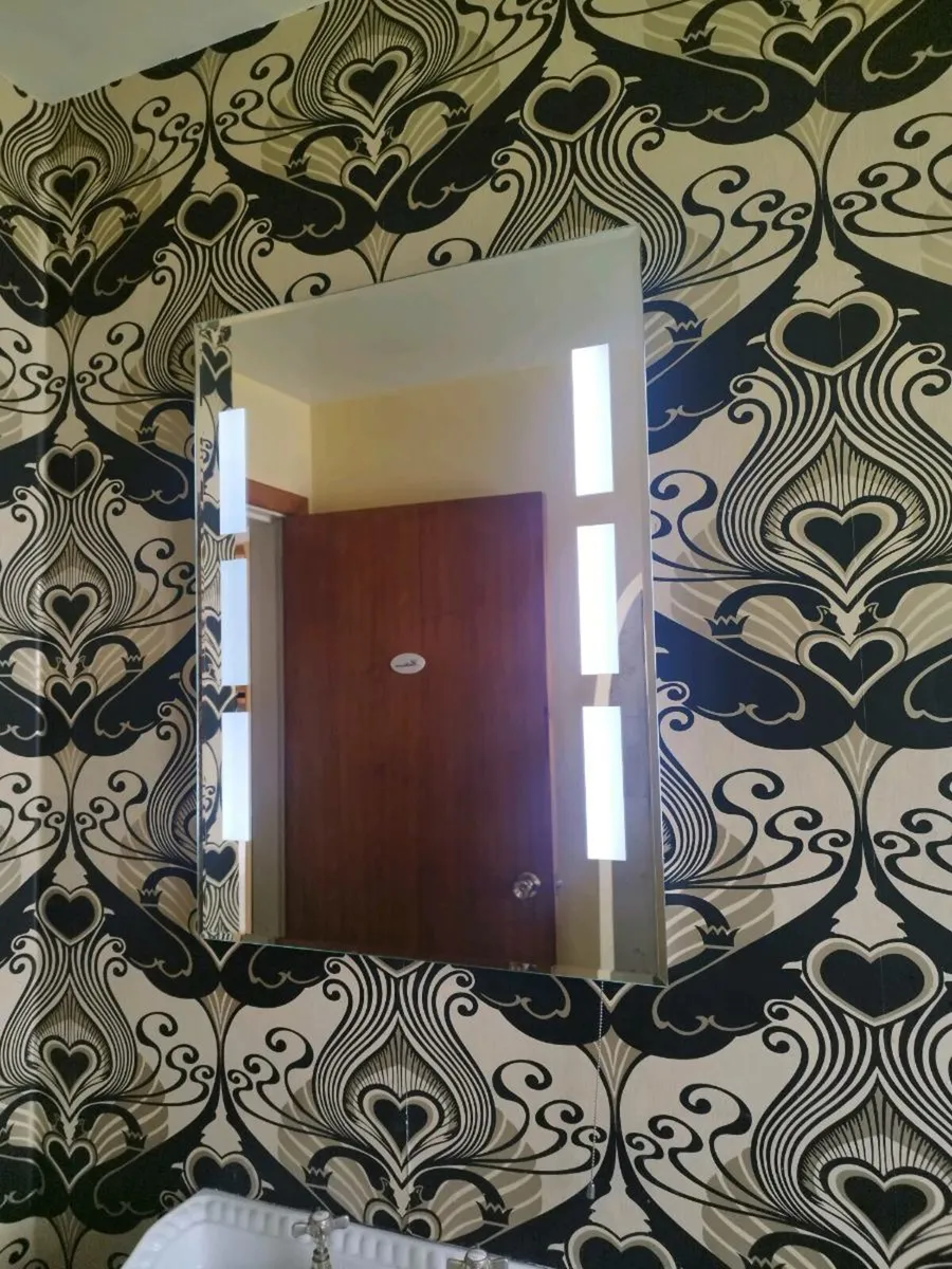 Bathroom mirror light - Image 1