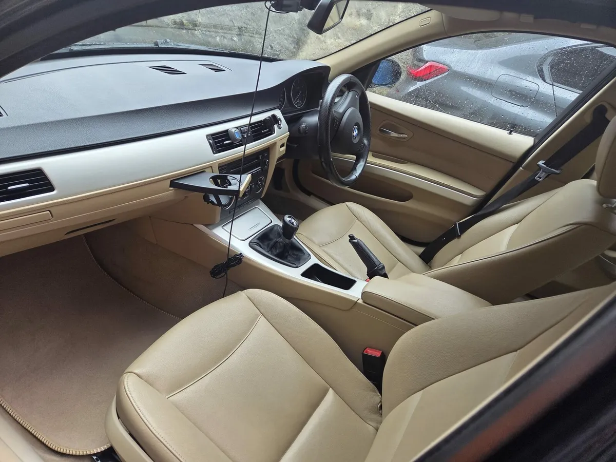 Bmw 318D 2008 - Image 3