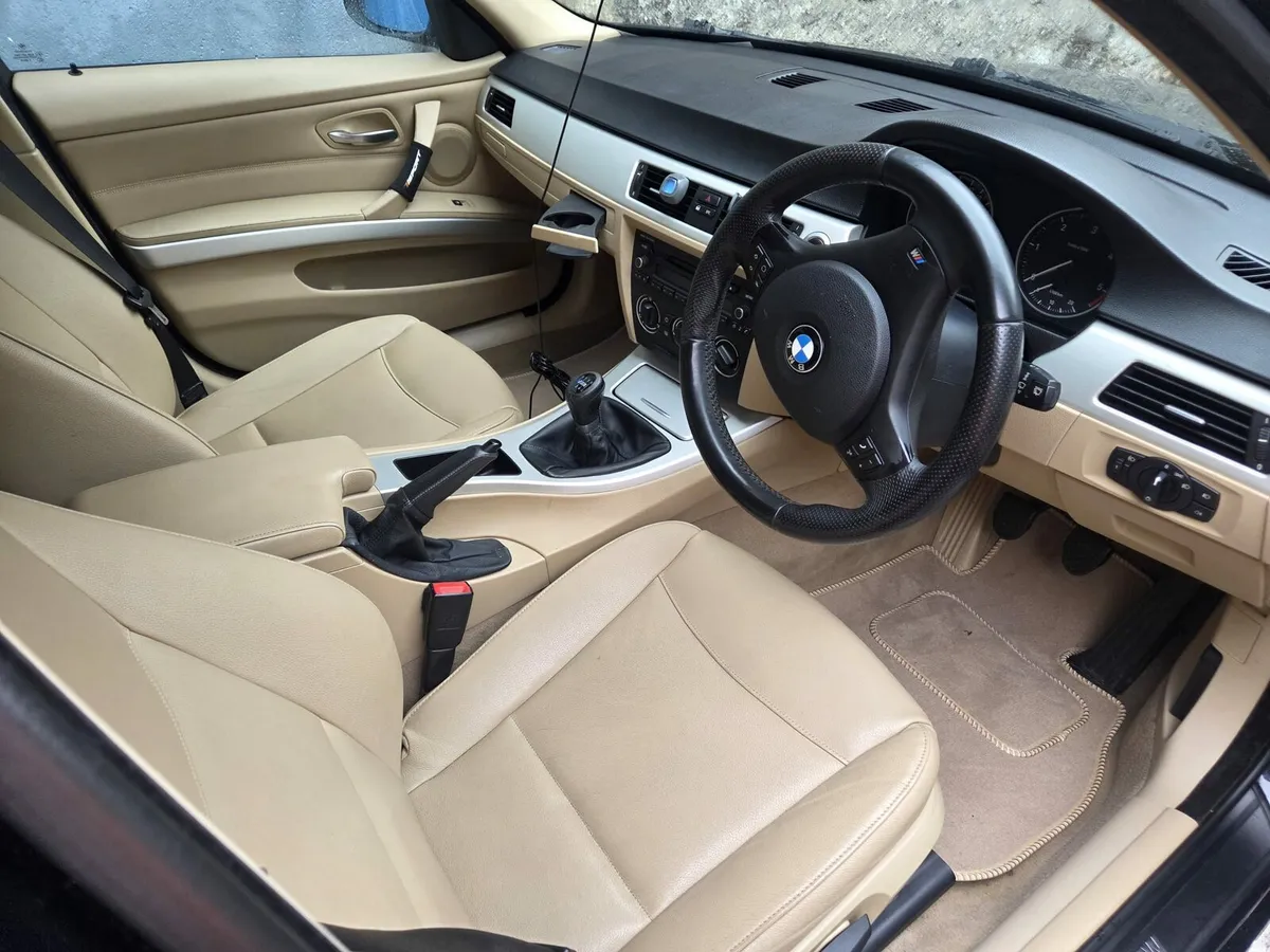 Bmw 318D 2008 - Image 4
