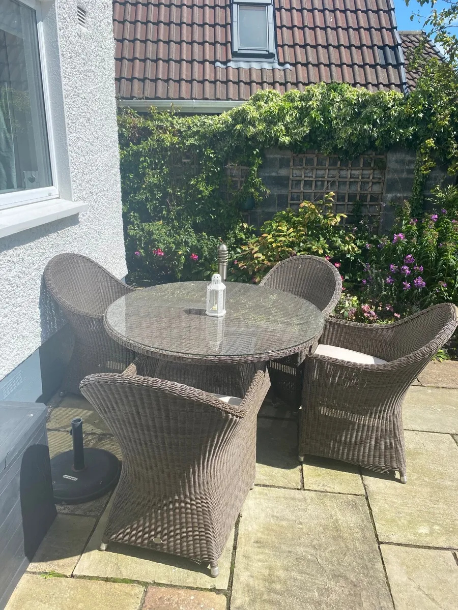 Garden furniture - Image 1