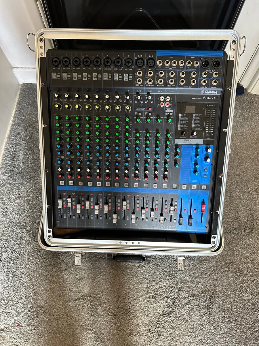 Yamaha MG16XU mixing desk in hard shell case - Image 1