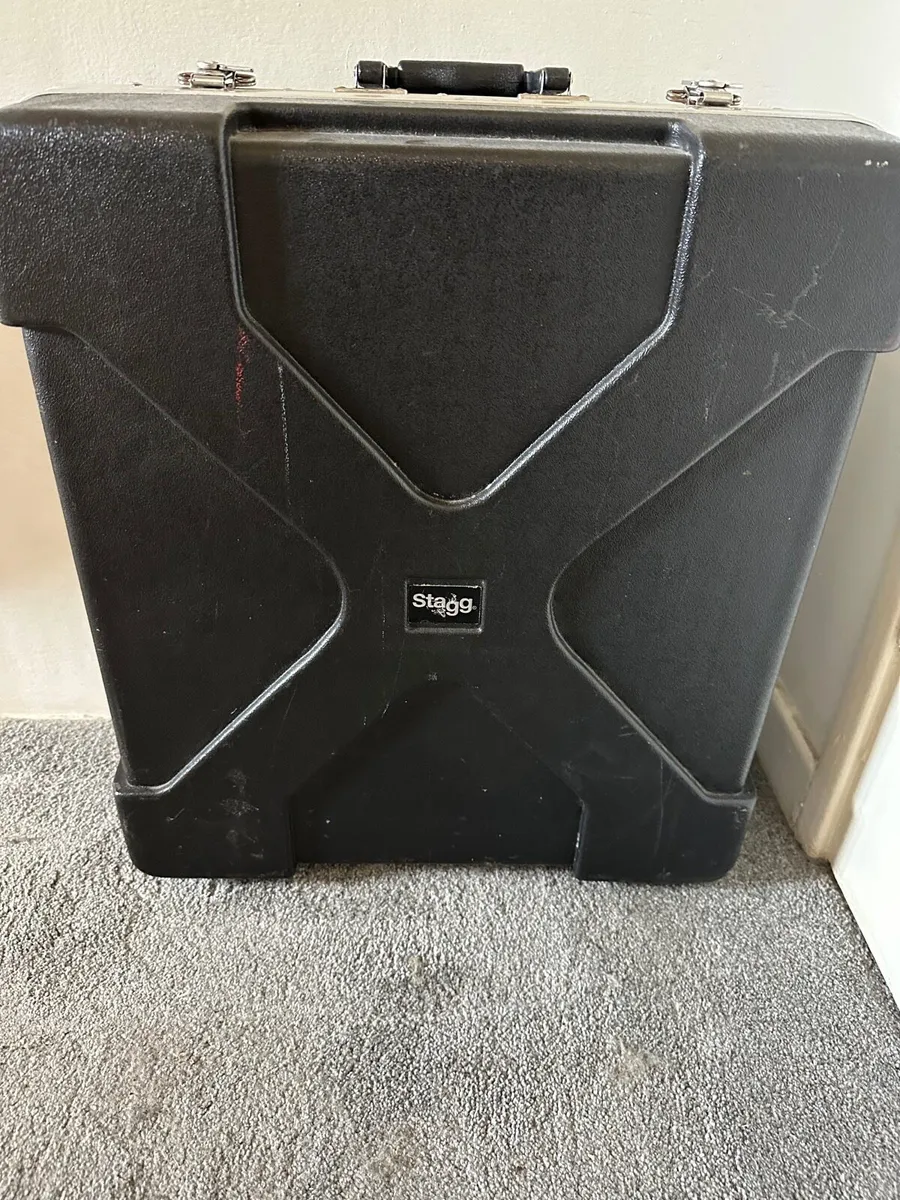 Yamaha MG16XU mixing desk in hard shell case - Image 3
