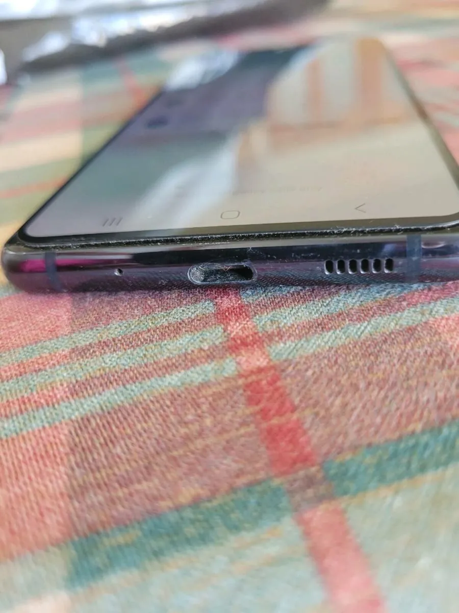 Samsung Galaxy s20fe - Image 3