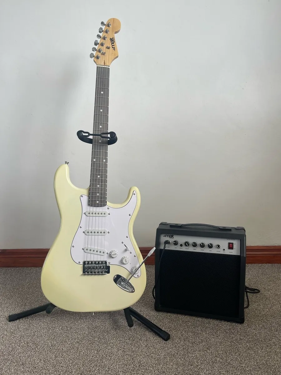 Electric guitar starter bundle - Amp included - Image 2