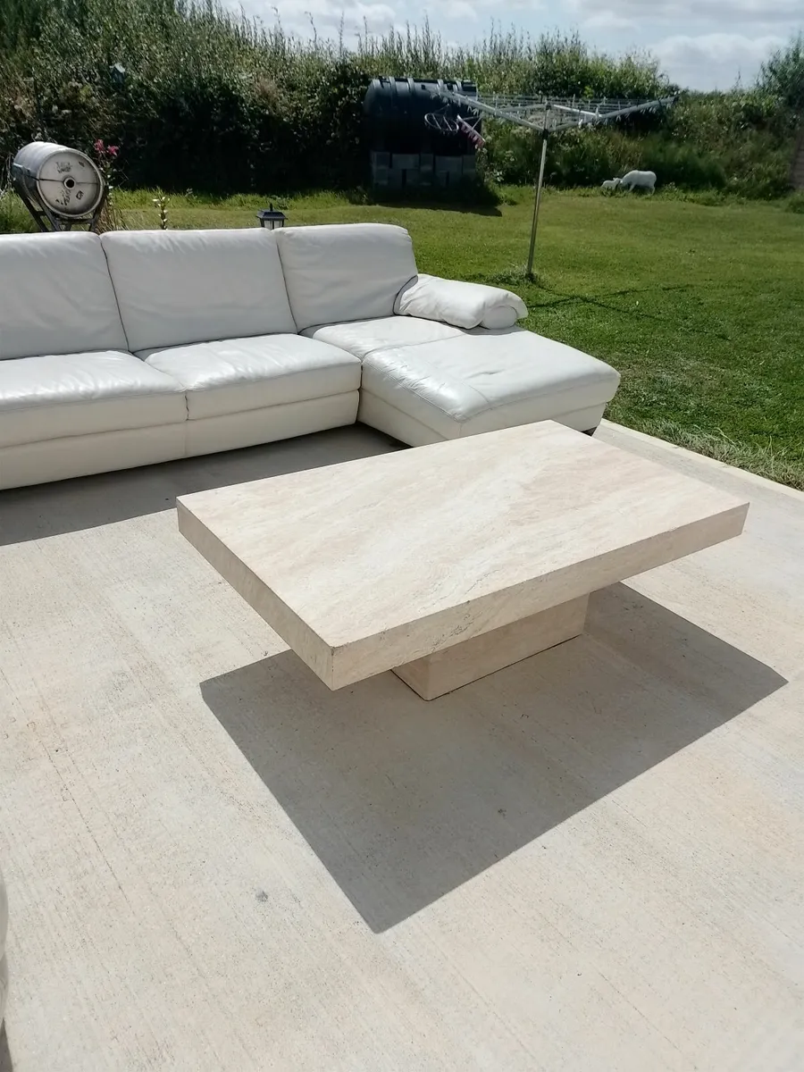Marble table - Image 1