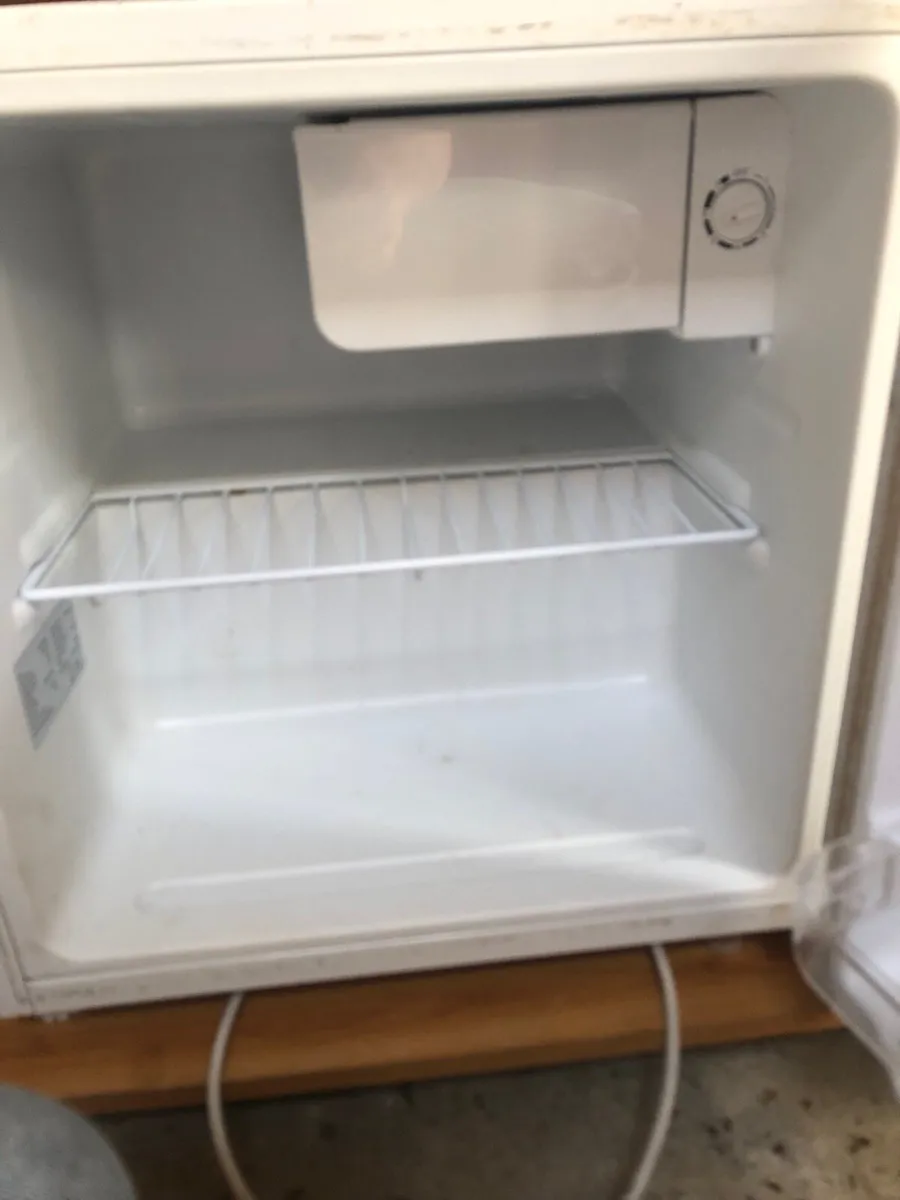 Mini fridge - Image 1