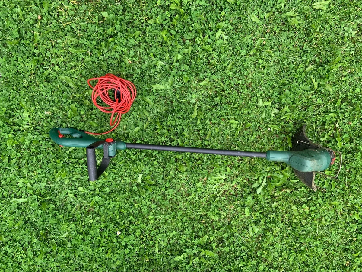 Bosch EasyGrassCut 26 Grass Trimmer - Image 1