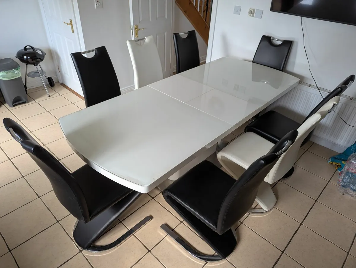 Kitchen Table and Chairs - Image 1