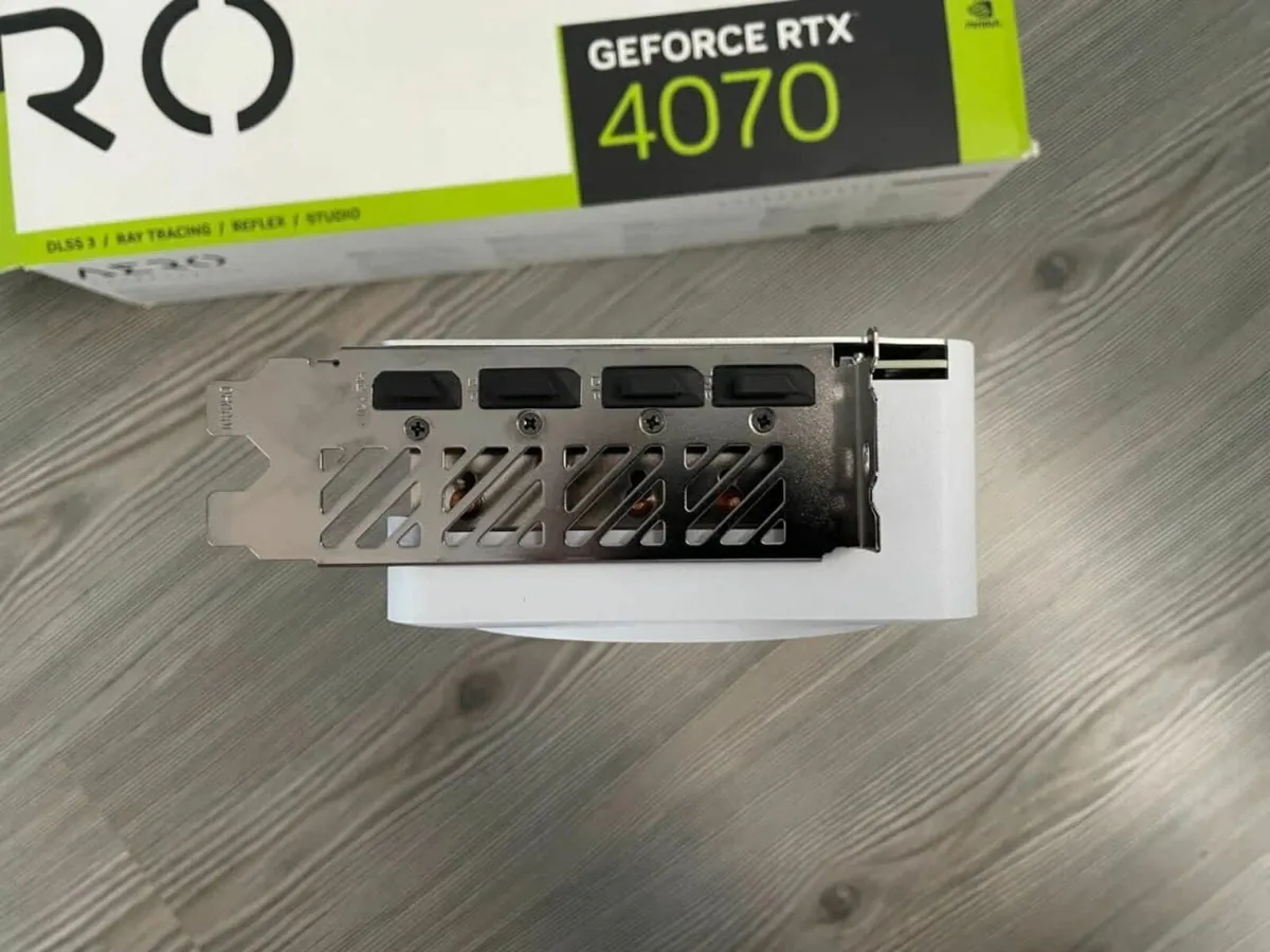 gigabyte aero oc 12g nvidia rtx 4070 - Image 2
