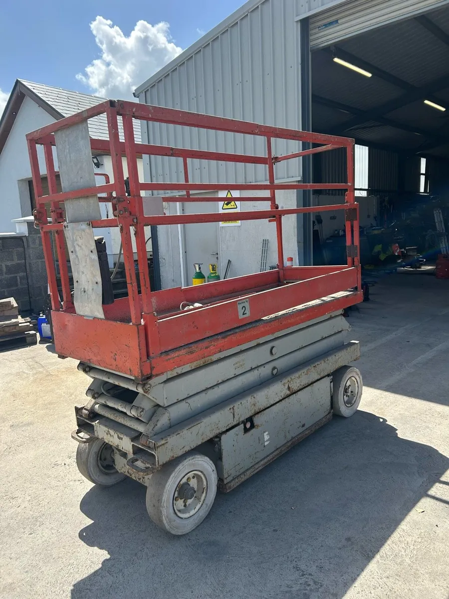 Scissor lift - Image 1