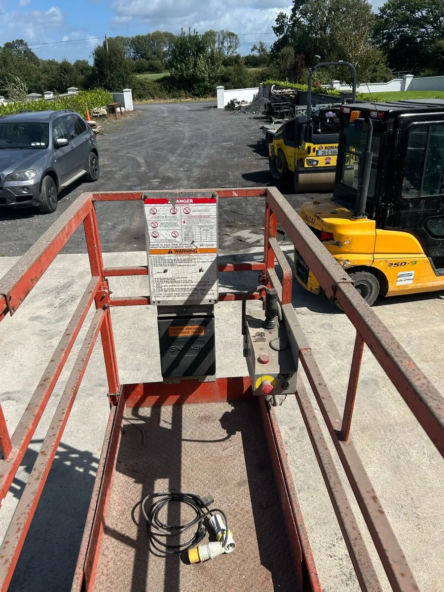Scissor lift - Image 3