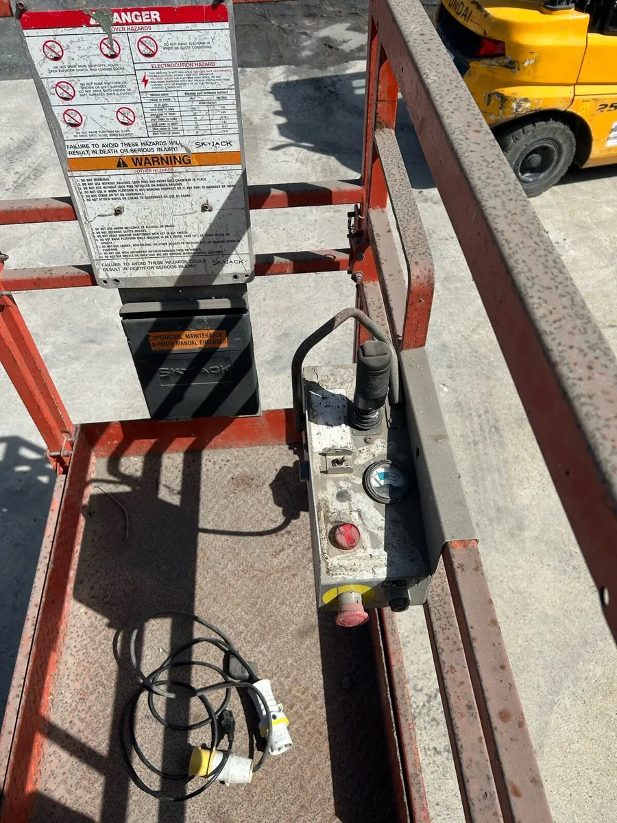 Scissor lift - Image 4