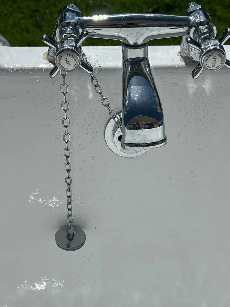Cast iron Bathtub - Image 3