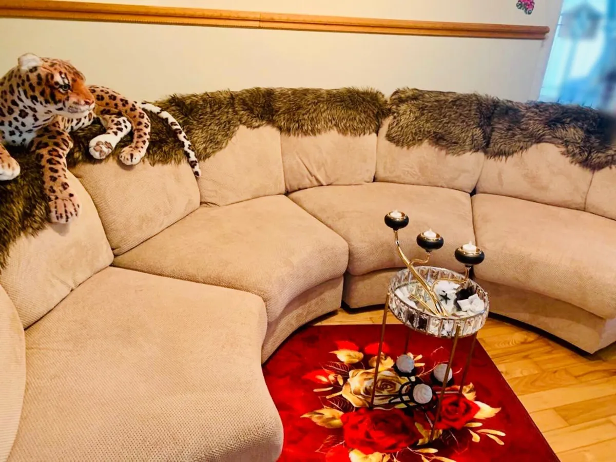 Large crescent shape sectional sofa €375 ono - Image 1