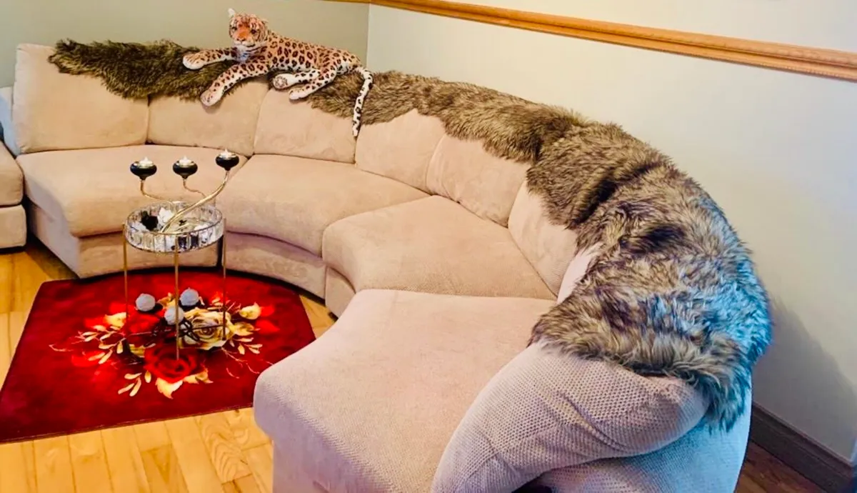 Large crescent shape sectional sofa €375 ono - Image 3
