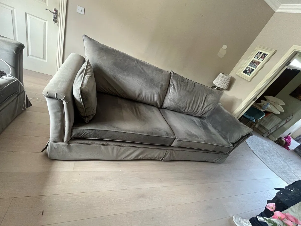 Premium Finline Furniture Couch - Image 3