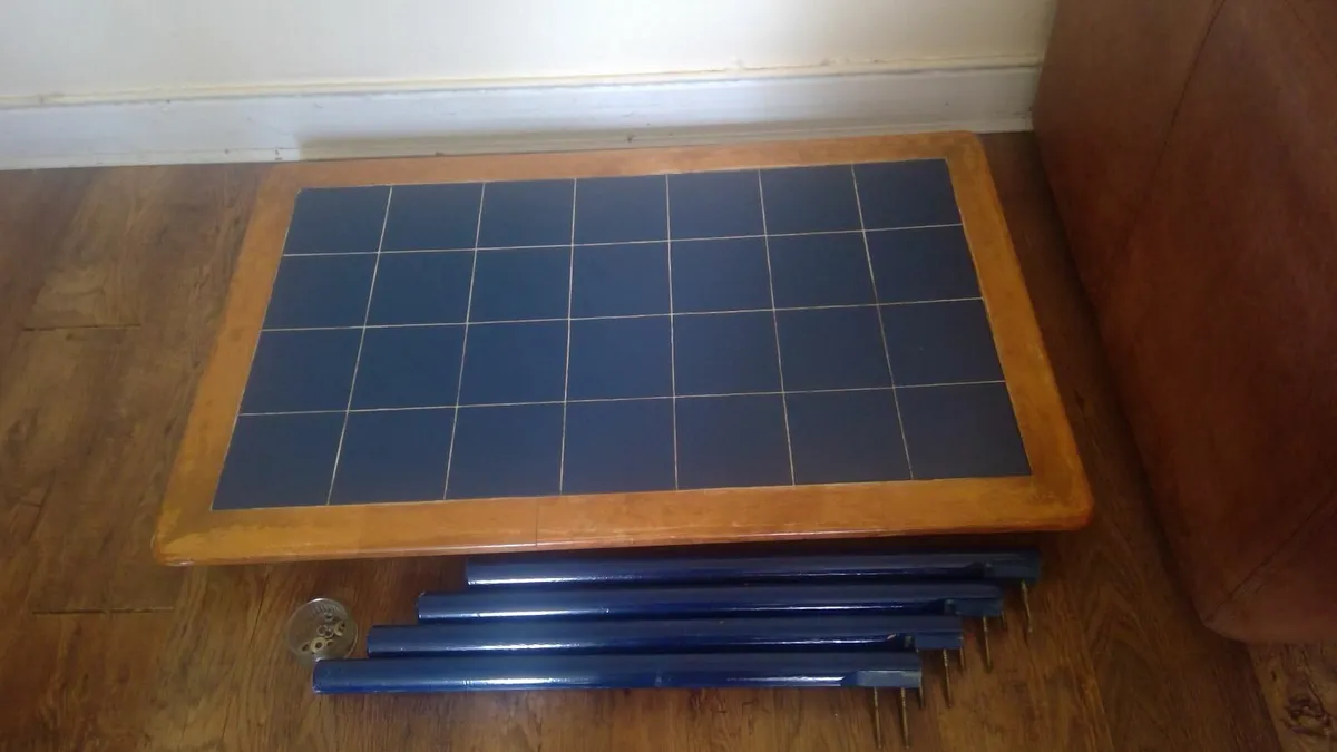 Dining room table (seats 4 to 6) - Image 1