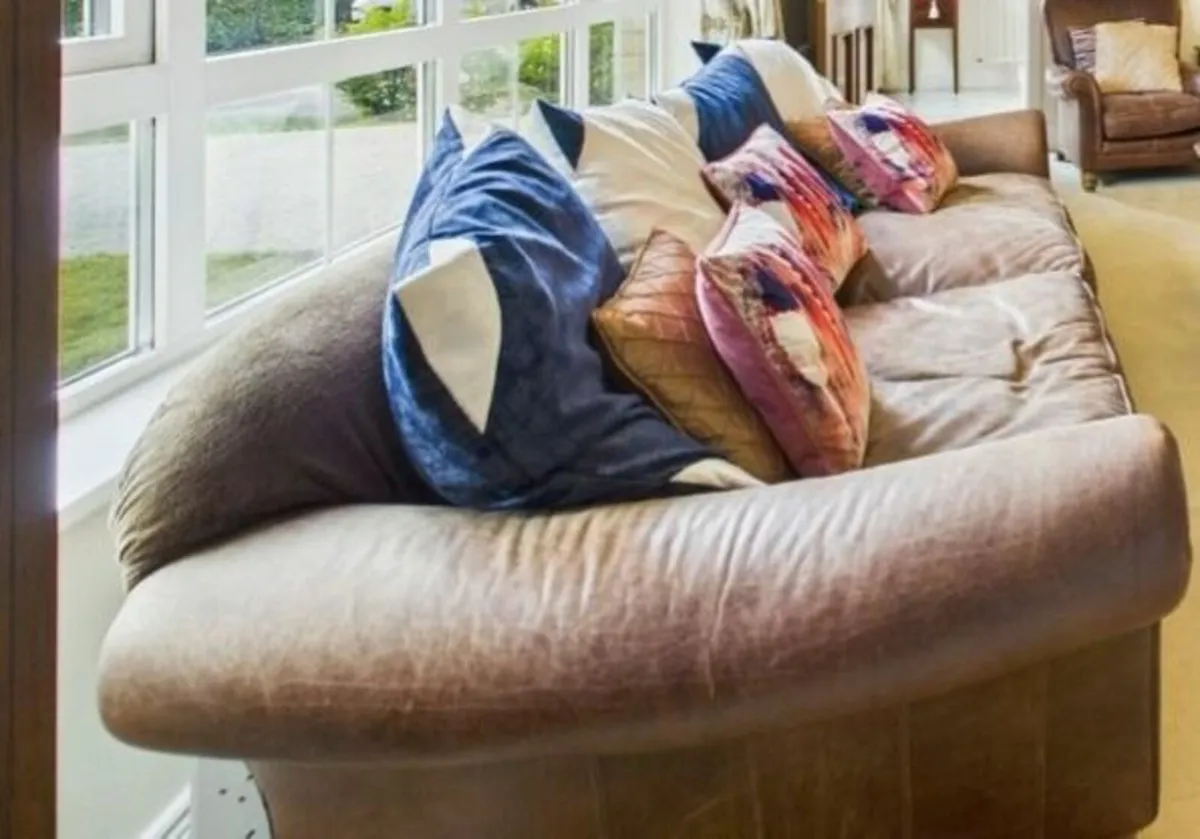 Genuine leather pillow-back couch / sofa - Image 1