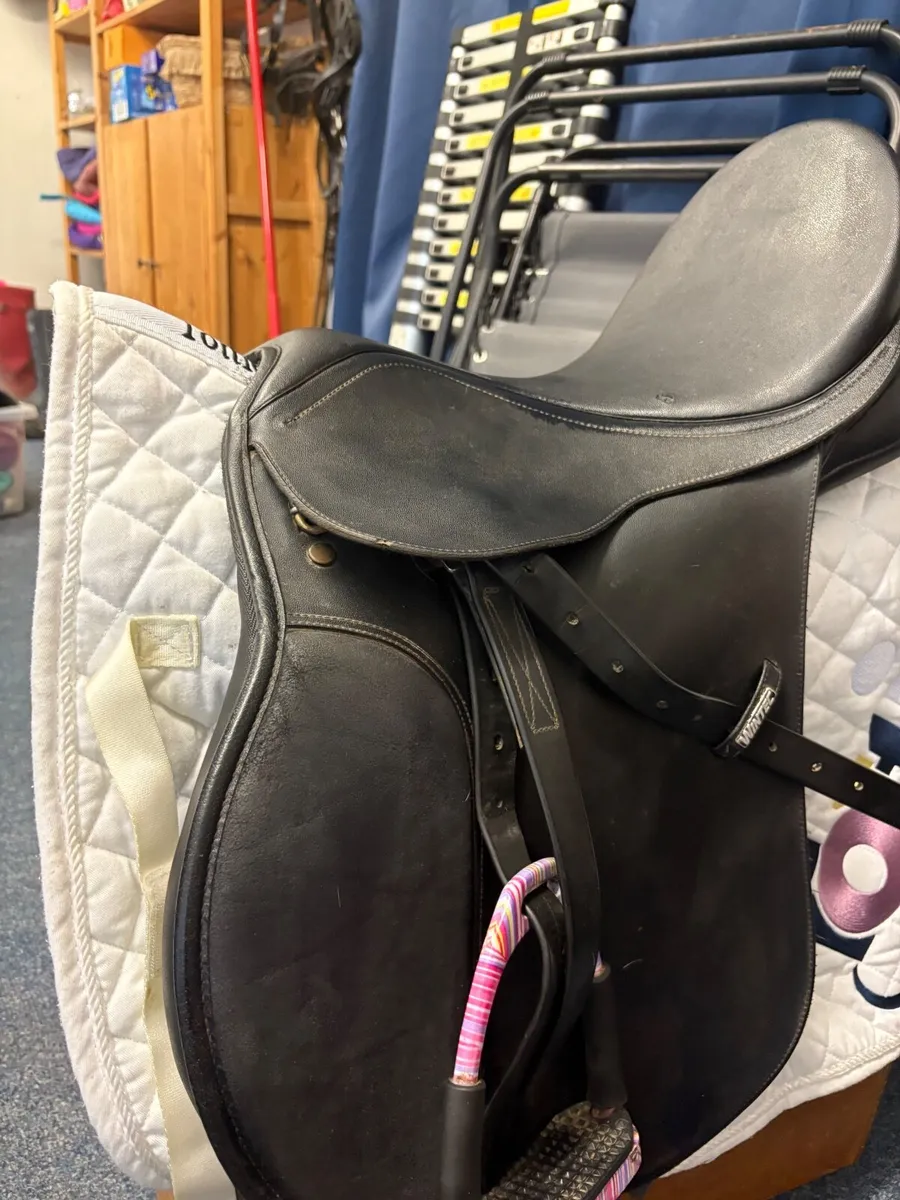 Pony Black Wintec Saddle + extras - Image 4