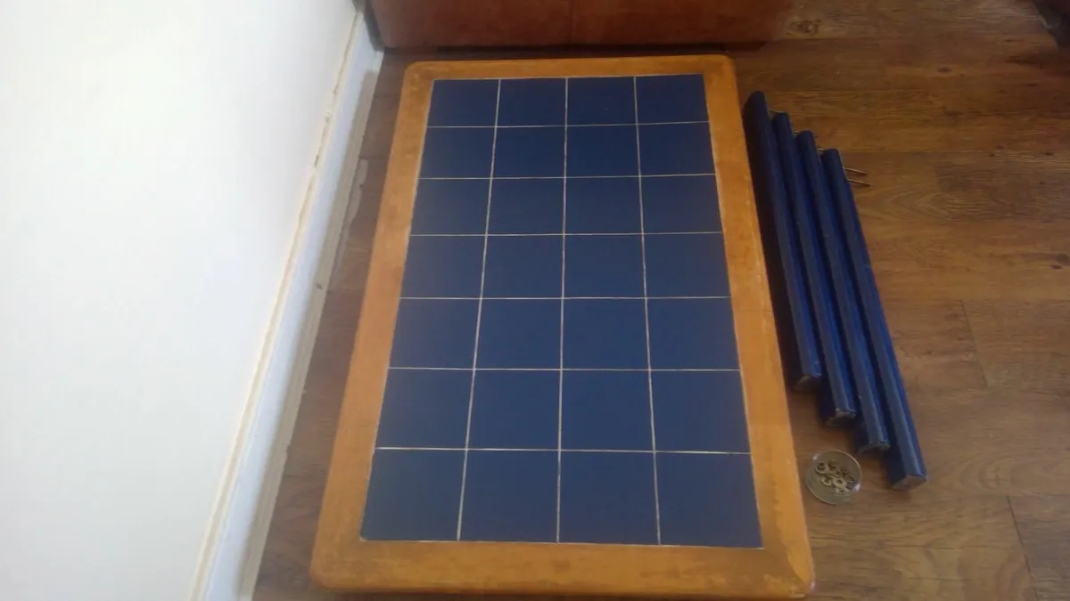 Dining room table (seats 4 to 6) - Image 3