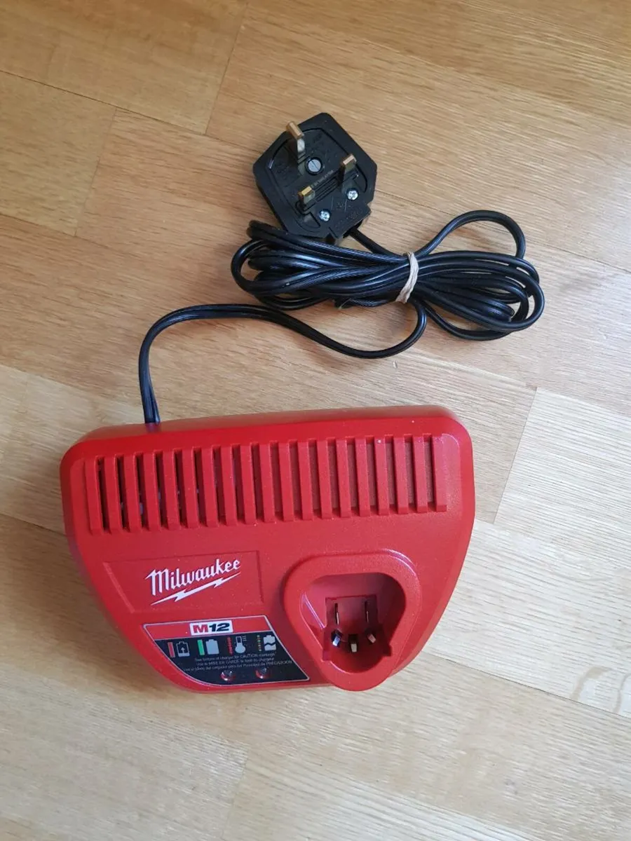 Milwaukee M12 Charger - Image 1