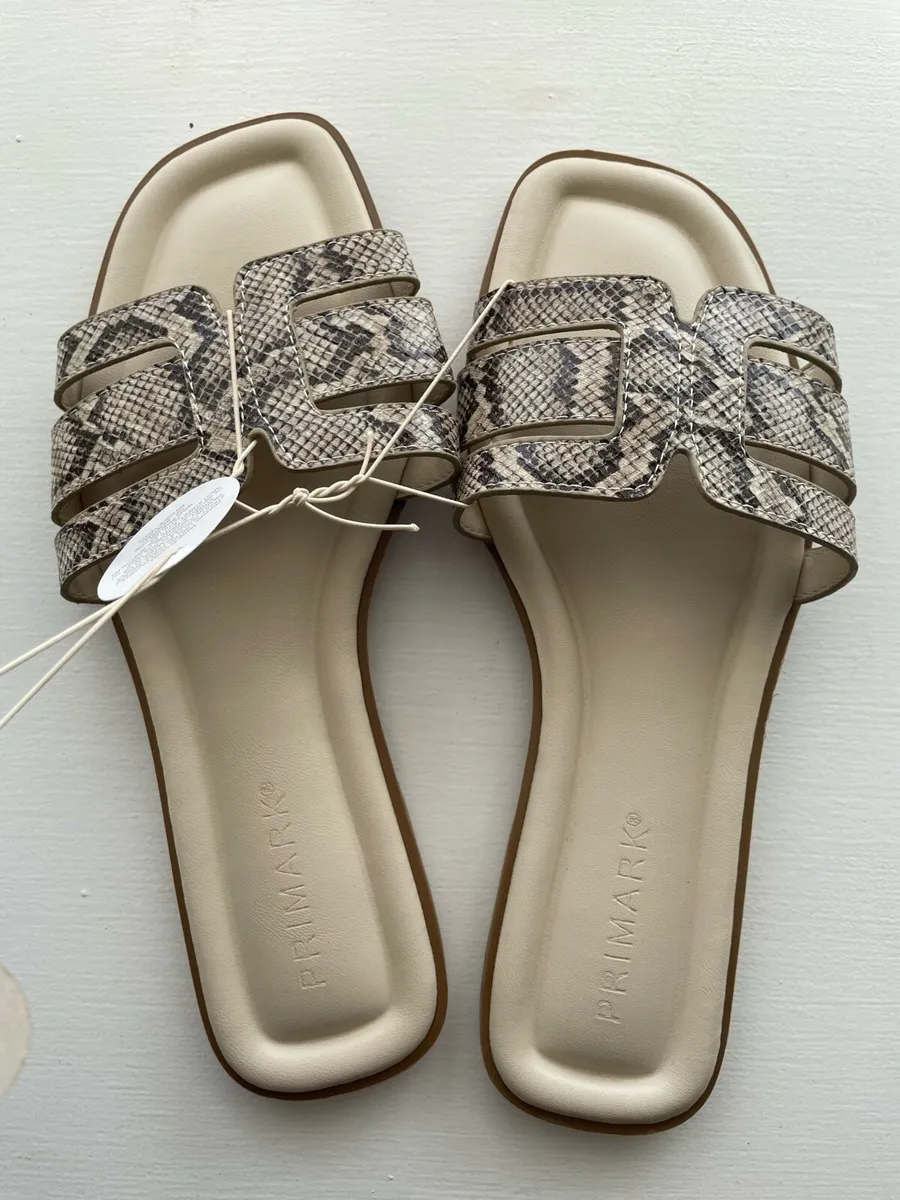 BNWT Ladies Sandals: Size 5 - OR FREE - Image 2