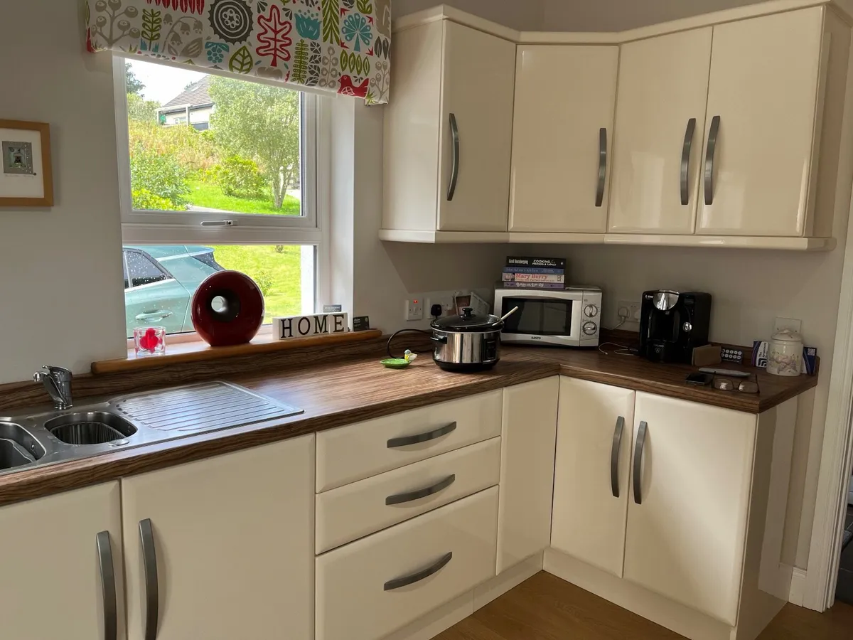 Kitchen units - Image 1