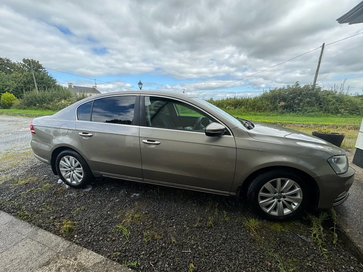 Volkswagen Passat 2014 - Image 2