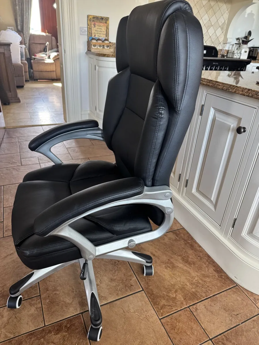 Office chair - Image 1